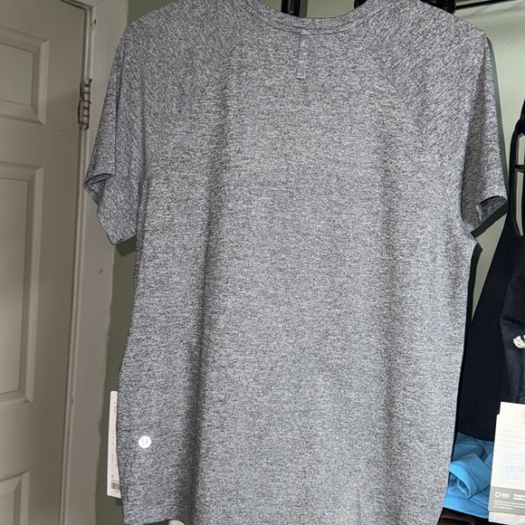 Lululemon License to Train Classic-Fit T-Shirt *NWT 6/Heathered Black - Picture 4 of 5